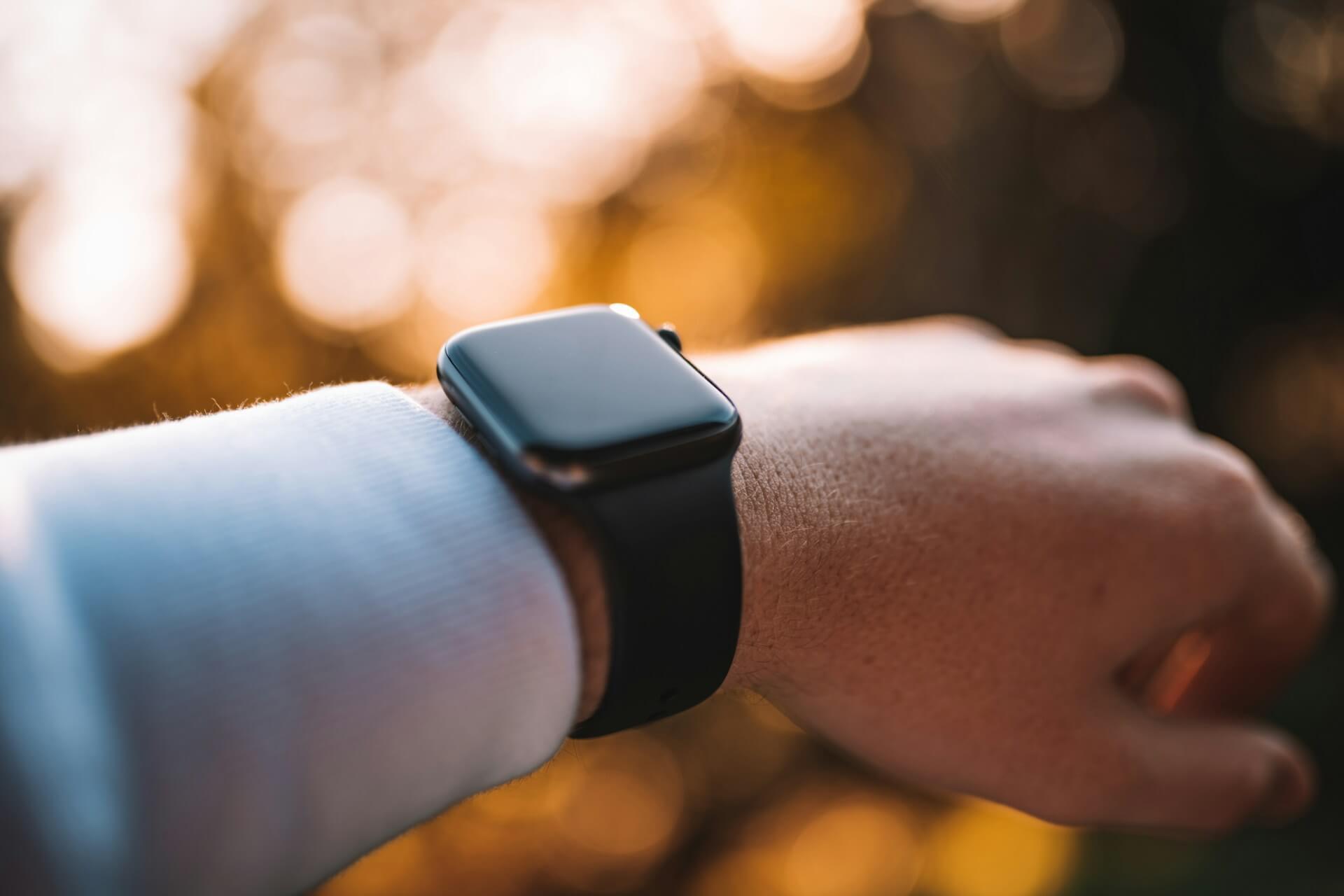 How To Put On The Apple Watch Band Article